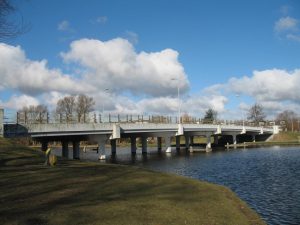 366 dagen verbinding – Dag 341 – verbinding tussen wijken: busbrug de binding…